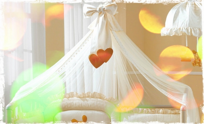 Балдахін над ліжечком