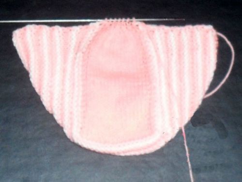 Як вязати чепчики спицями для новонароджених