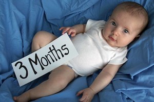 Як розвивається і що вміє дитина в 3 місяці?